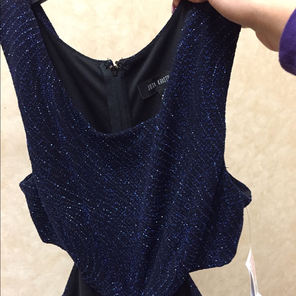 FITTED PROM DRESS - Picture 3 of 4